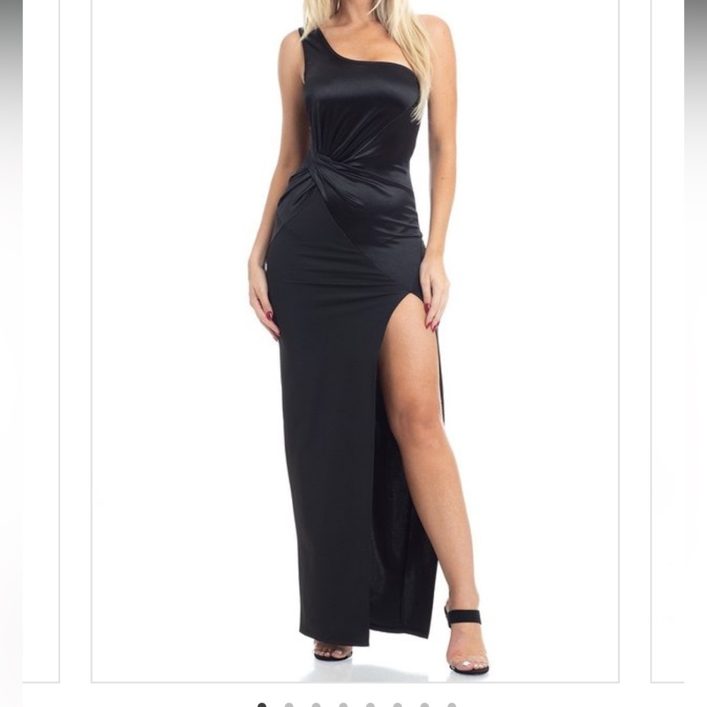 Beautiful black evening dress. Perfect for the holidays. Size S and M available